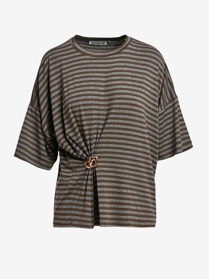 T-shirt oversize a righe grigie e cachi con spilla dorata