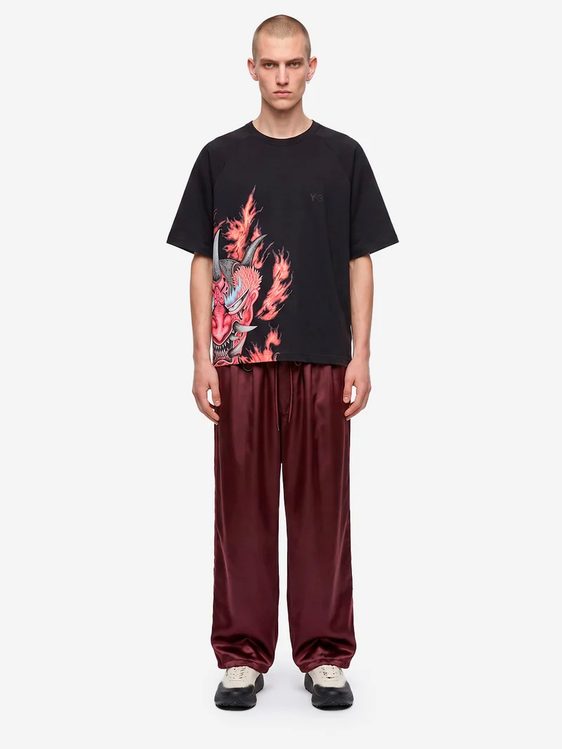 T-Shirt nera con grafica oni-mask