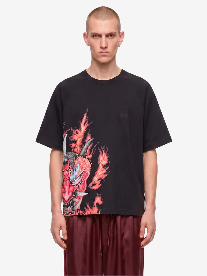T-Shirt nera con grafica oni-mask