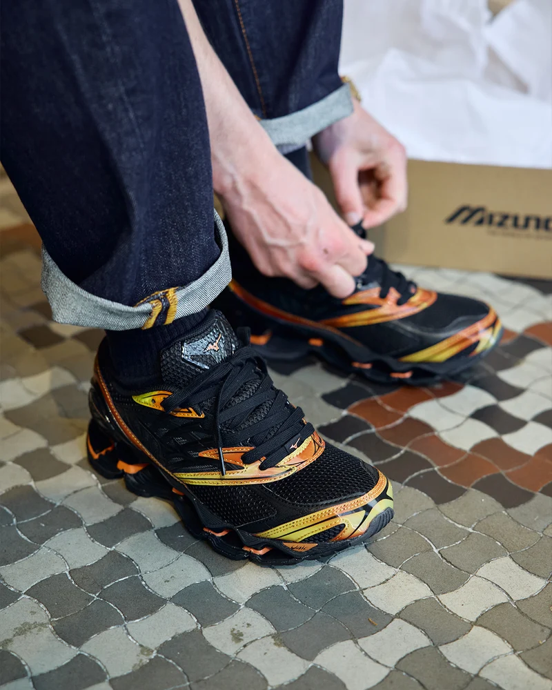 Mizuno Wave Prophecy LS Black Sand / Black / Autumn Sunset