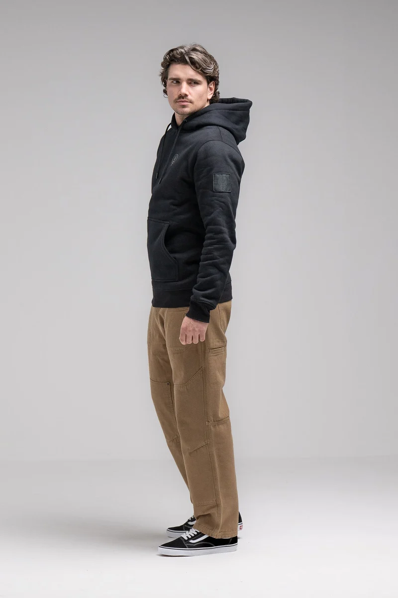 INSIGNIA-HOODIE MIT SCHWARZEM PRINT