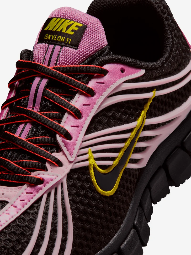 W Zoom Skylon 11 'Black Light Magenta'
