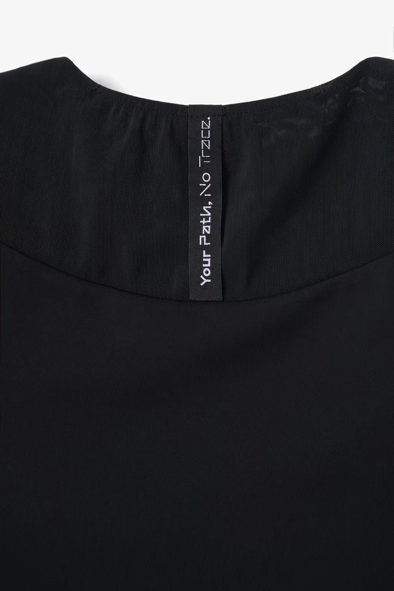 NNormal Trail Crop Top 02