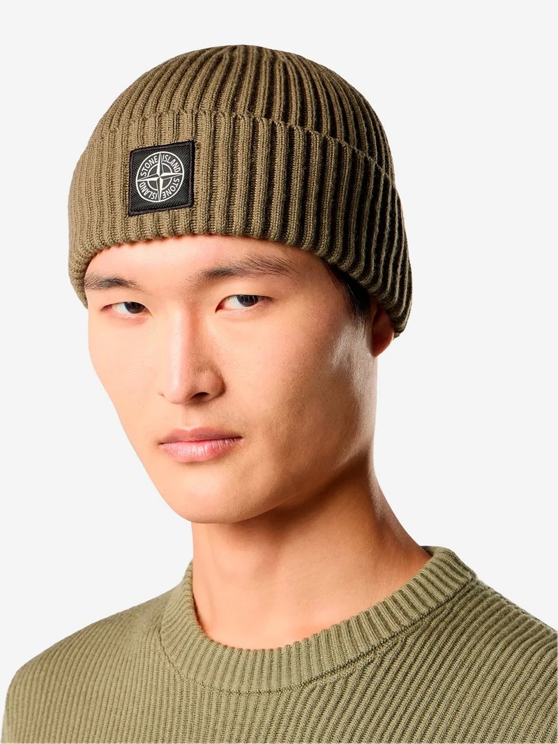 Beanie verde in lana Geelong a costine con badge