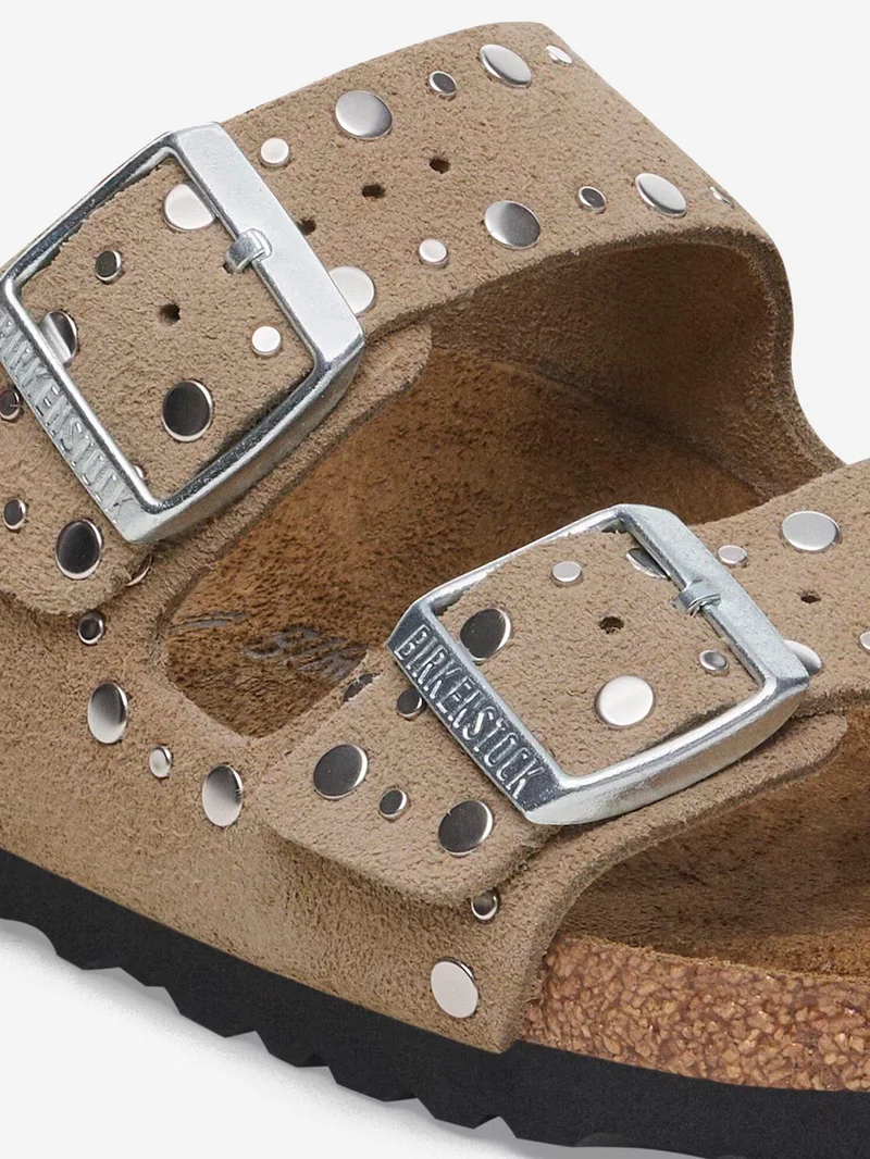 Arizona in suede taupe con rivetti
