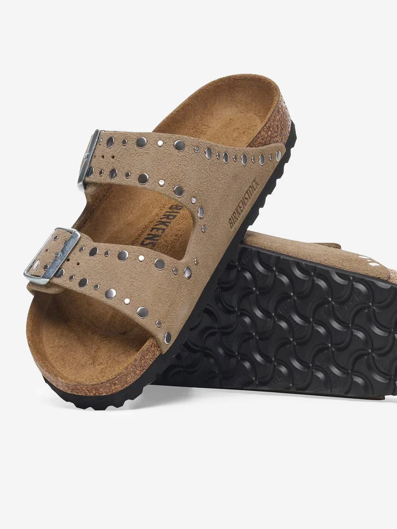 Arizona in suede taupe con rivetti