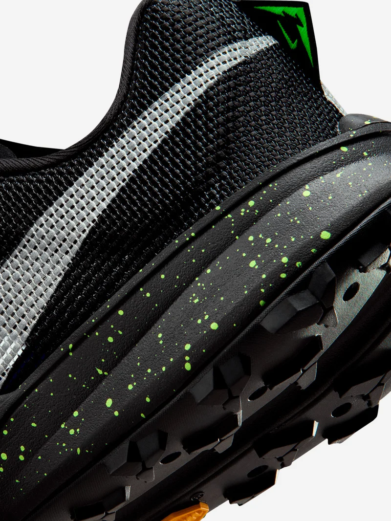 Kiger 10 'Black Volt Ice' trail running