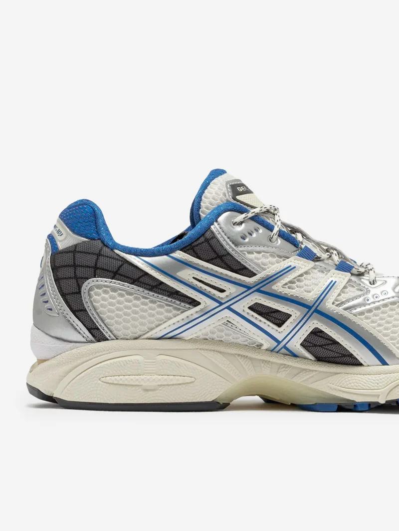 Gel Nimbus 10.1 'Cream Polar Night'