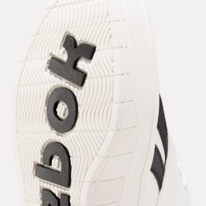 Court Advance Surge Women's Sneakers