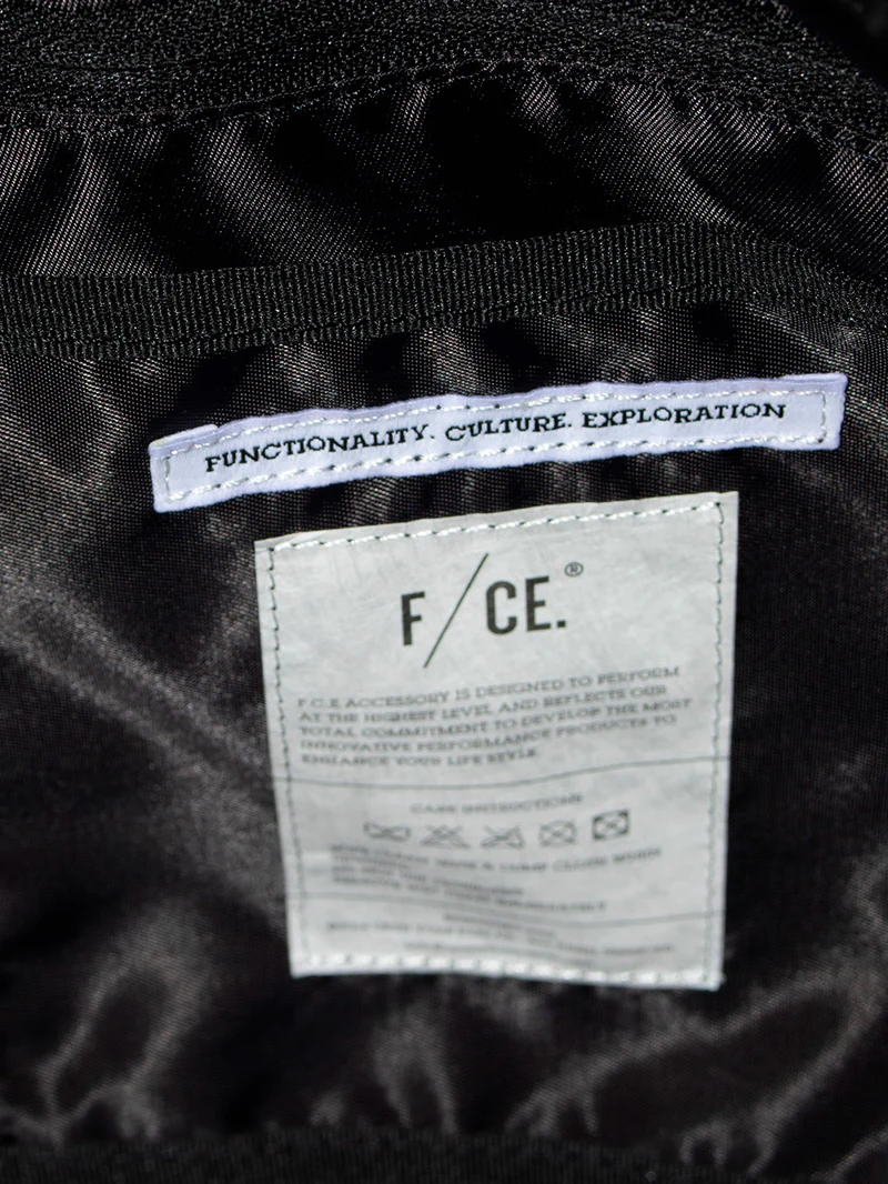 Borsa a spalla nera 'Sculpt One' in nylon