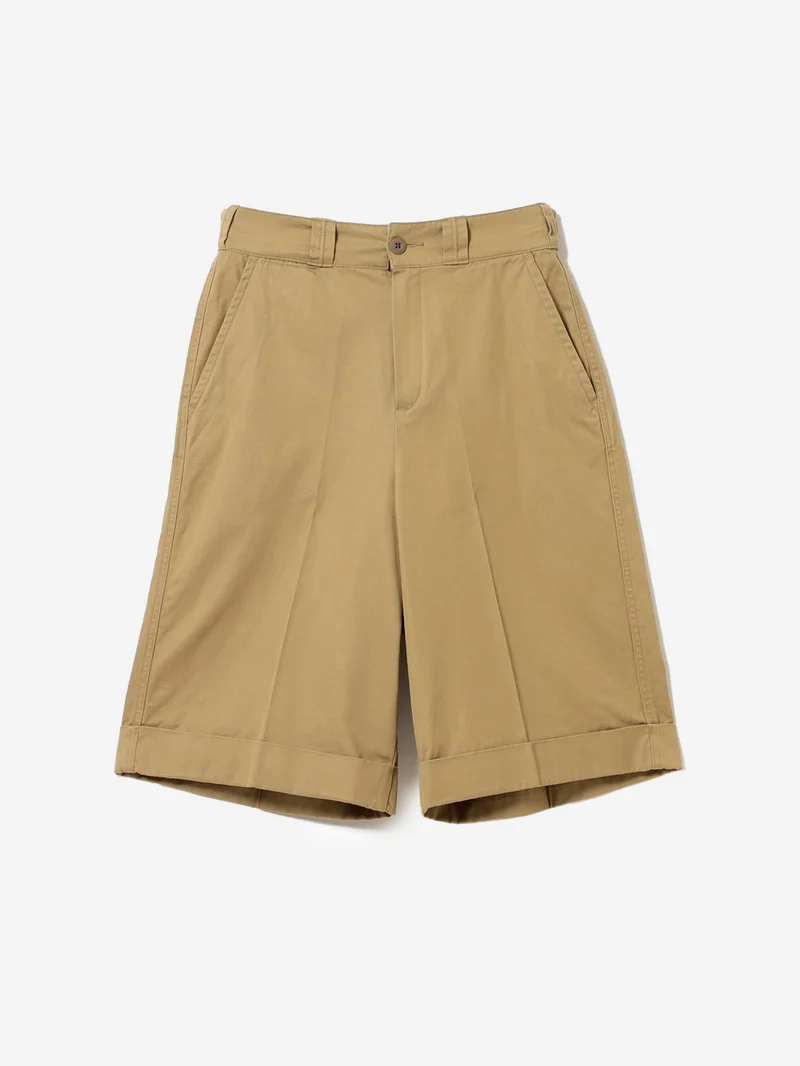 Shorts a gamba larga beige khaki con pieghe frontali