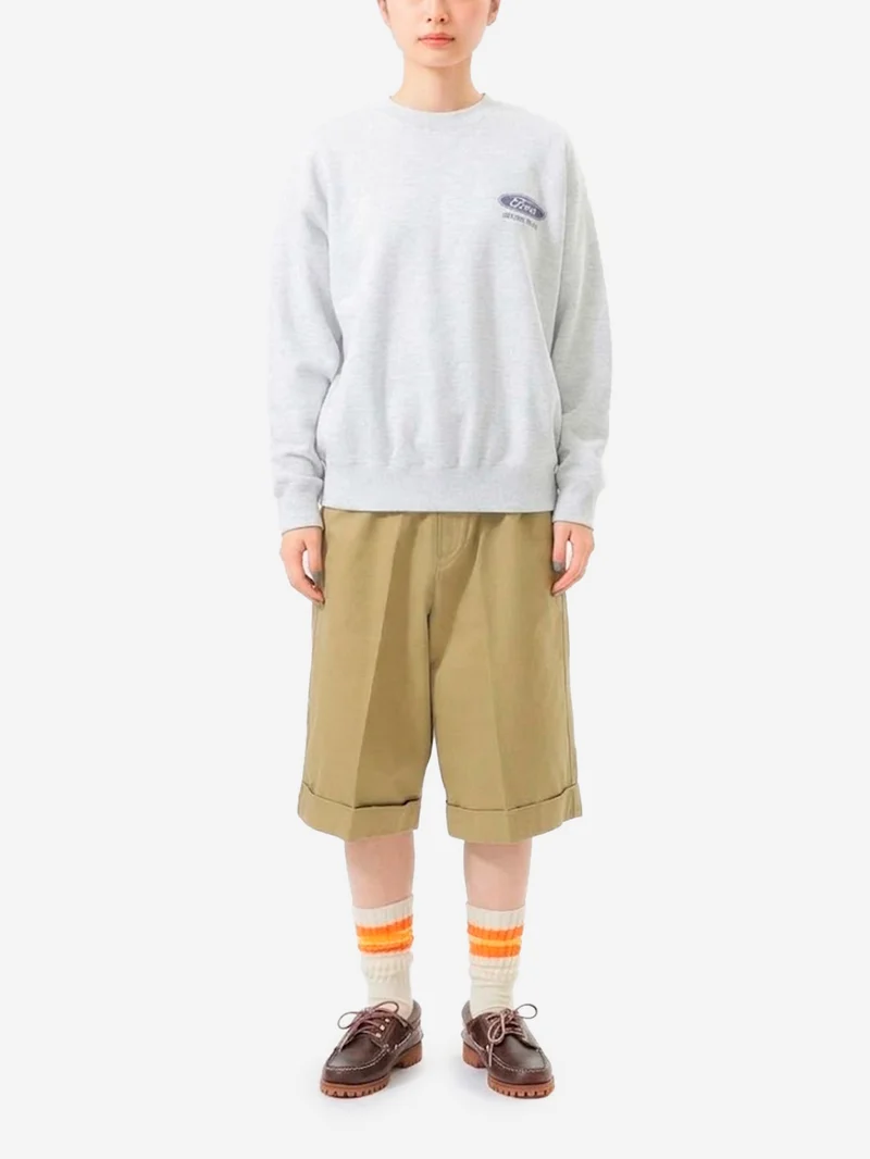 Shorts a gamba larga beige khaki con pieghe frontali