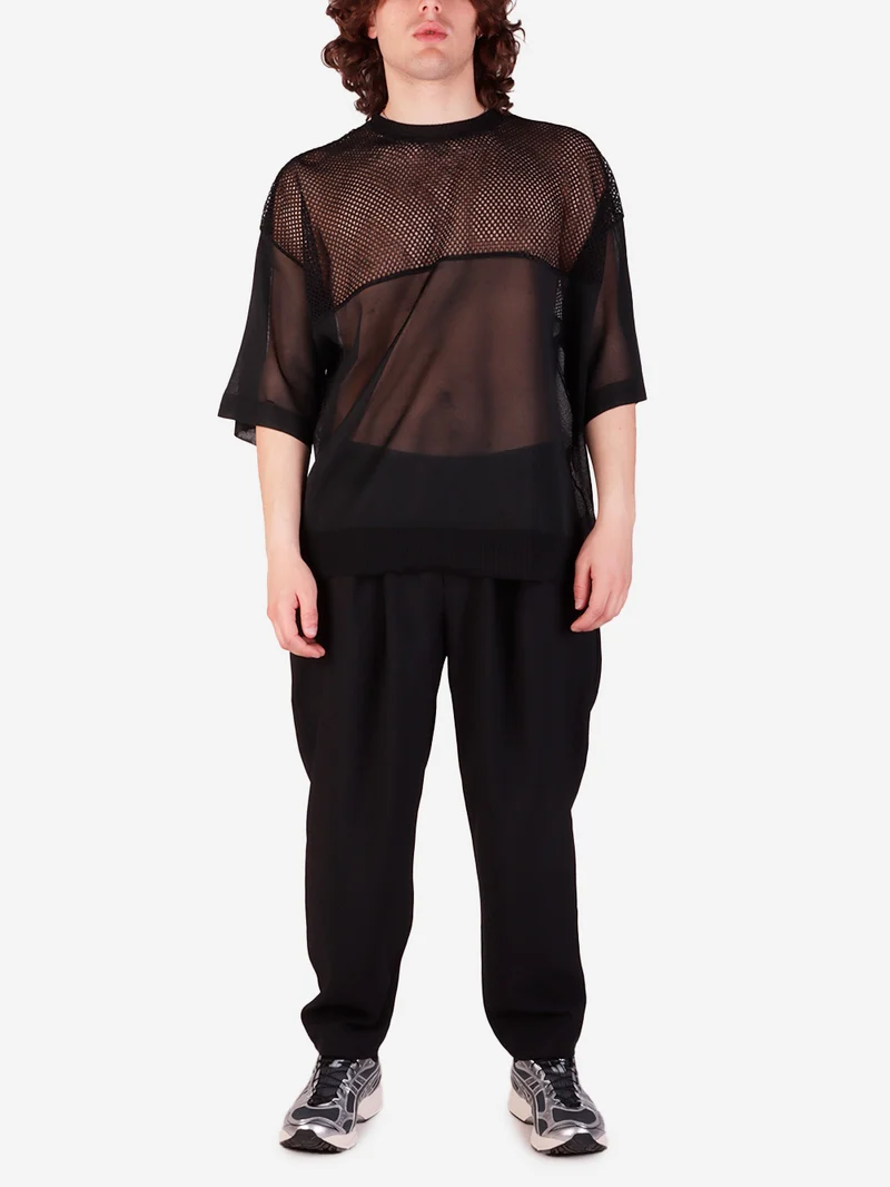 T-shirt nera in mesh trasparente