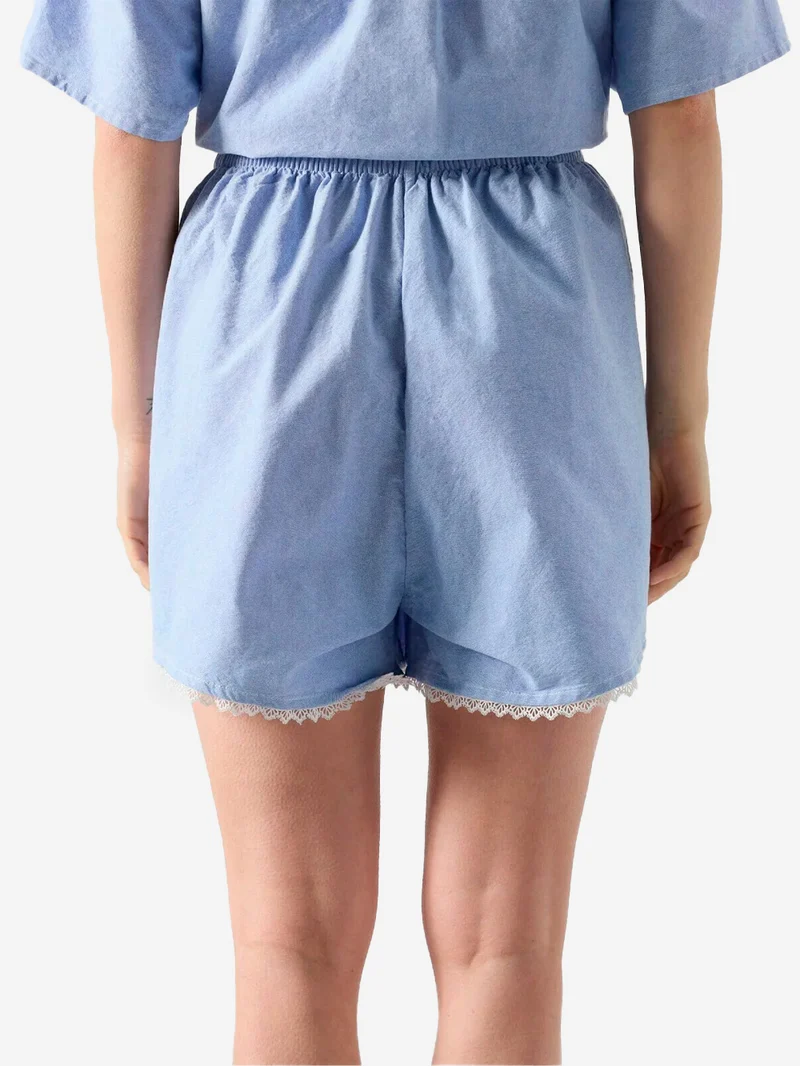 Shorts in cotone azzurri con vita elasticizzata e dettagli in pizzo
