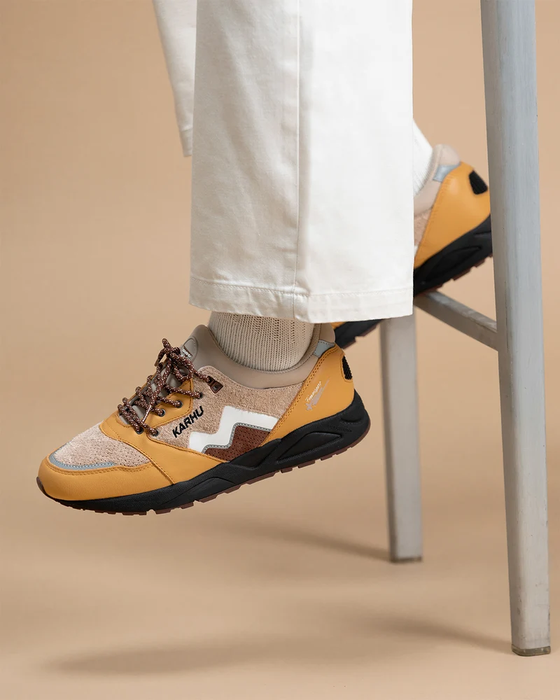 Karhu Aria 95 Oak Buff / White F830113