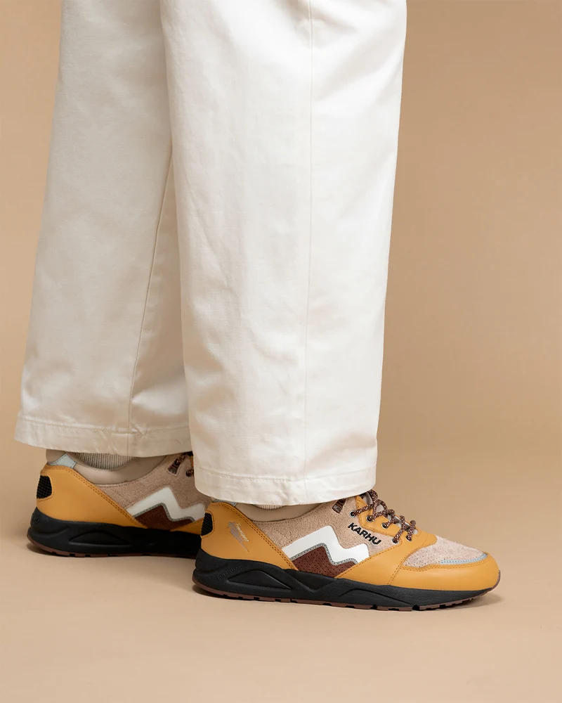 Karhu Aria 95 Oak Buff / White F830113