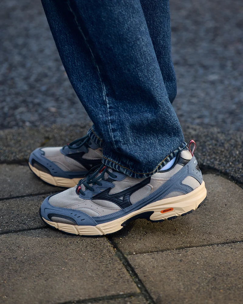 Mizuno MXR Vintage Khaki / Black Sand / Iron Gate