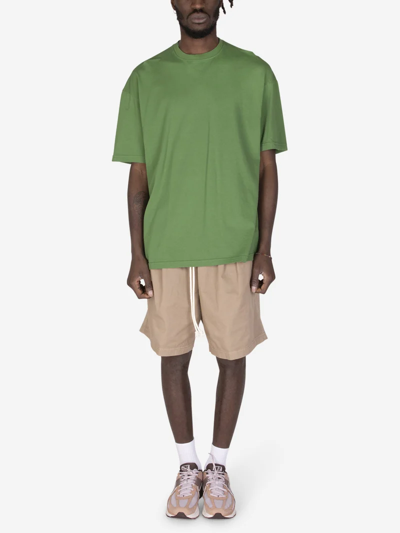 T-shirt girocollo over verde prato