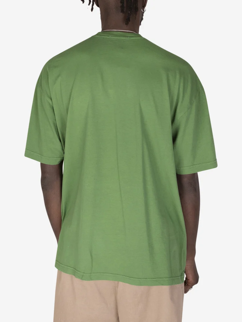 T-shirt girocollo over verde prato