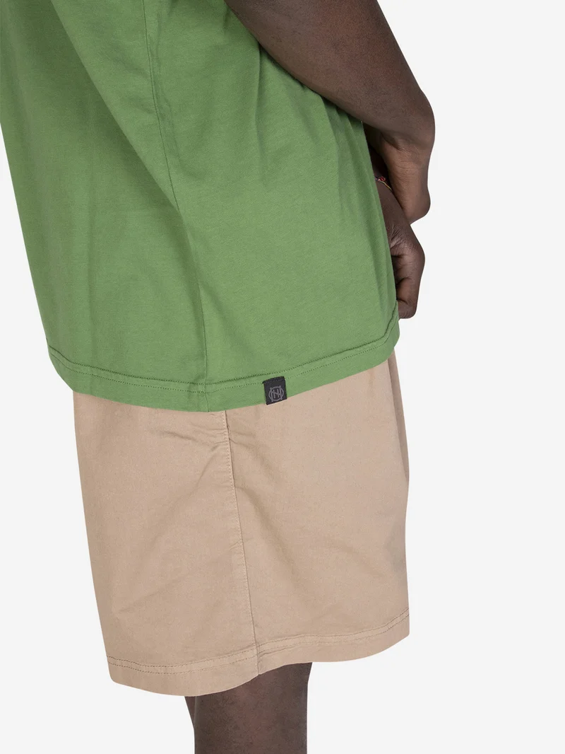 T-shirt girocollo over verde prato