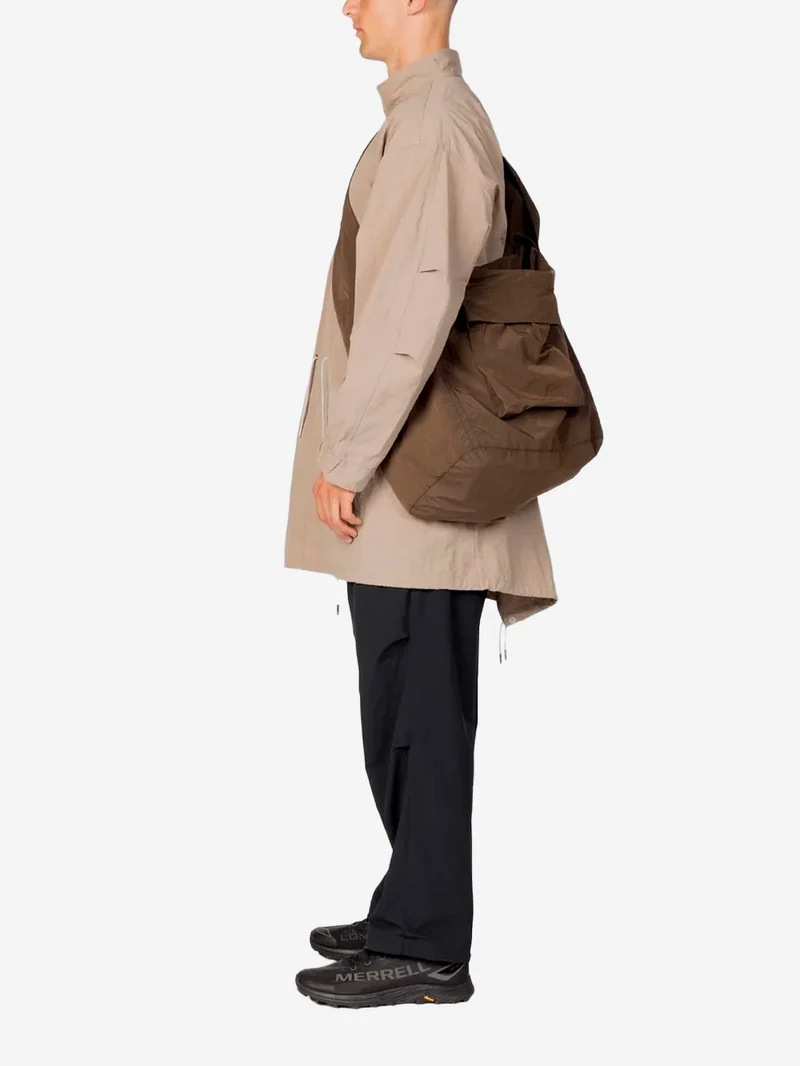 Borsa crossbody oversize wrap in ripstop marrone
