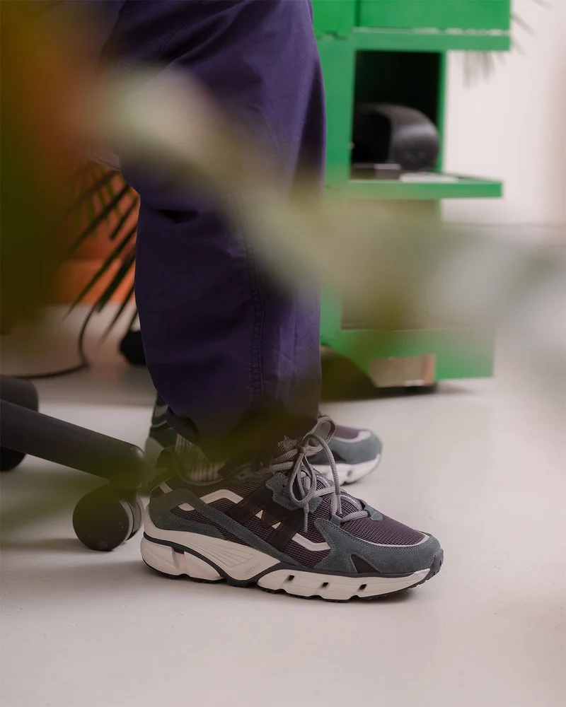Karhu Super Fulcrum India Ink / Black F860015