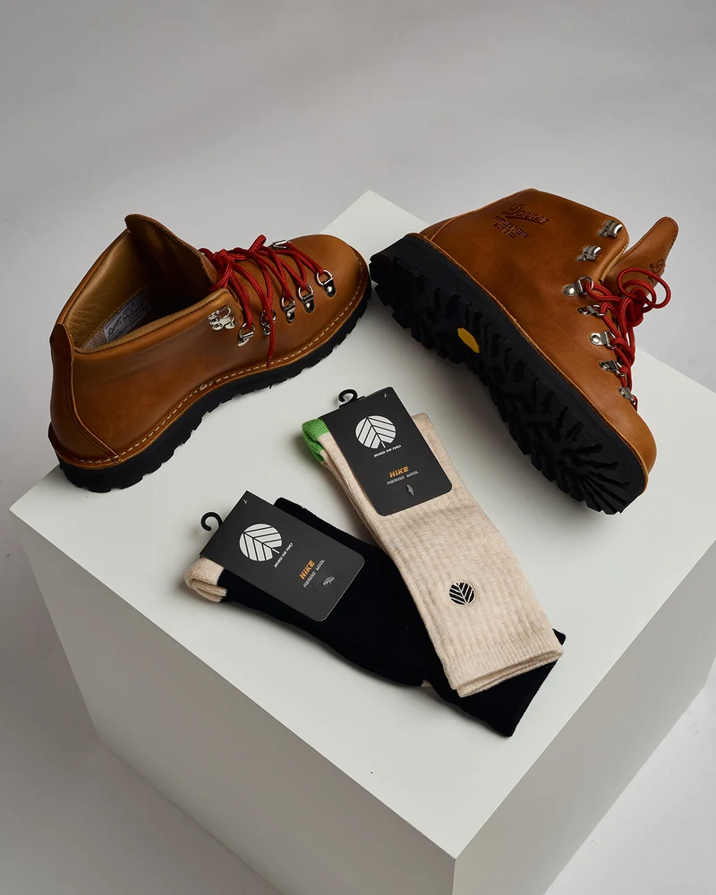 Behind The Pines Performance Merino Hikers Black Noir