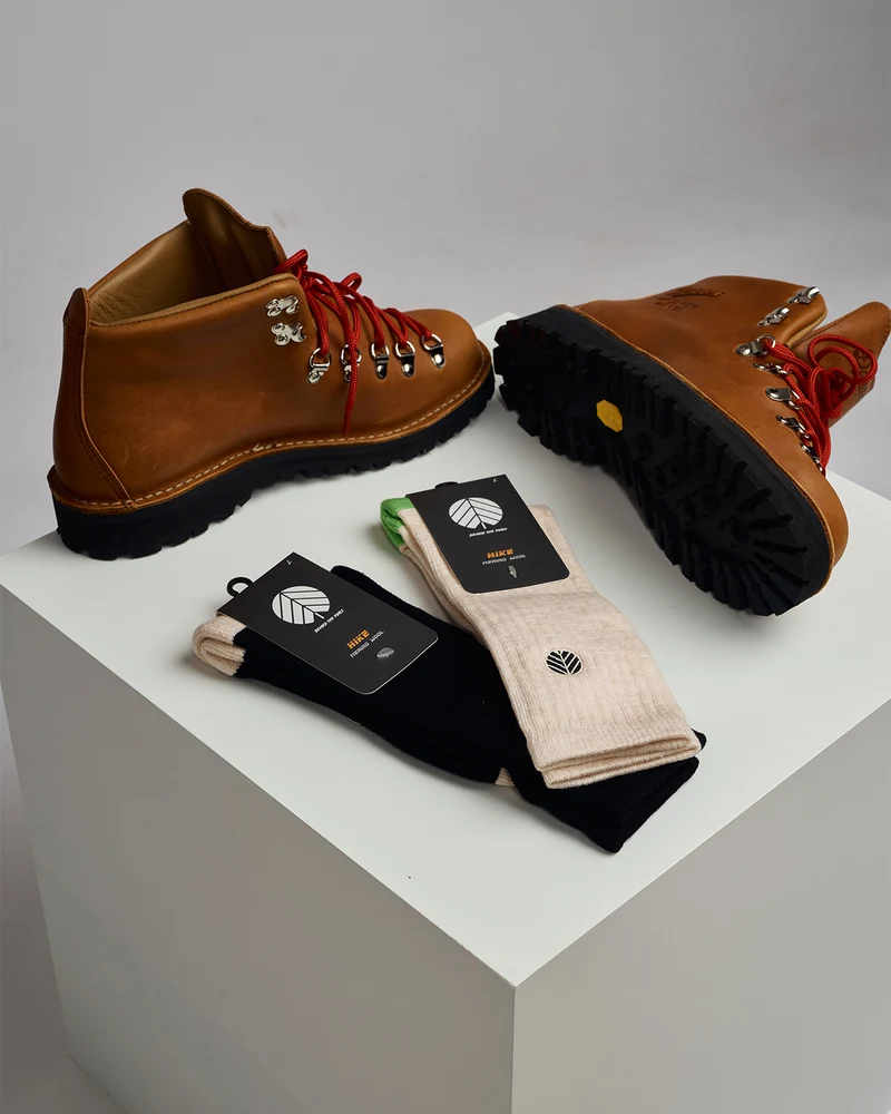 Behind The Pines Performance Merino Hikers Black Noir