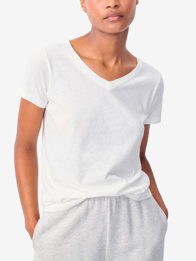 T-shirt bianca aderente con scollo a V
