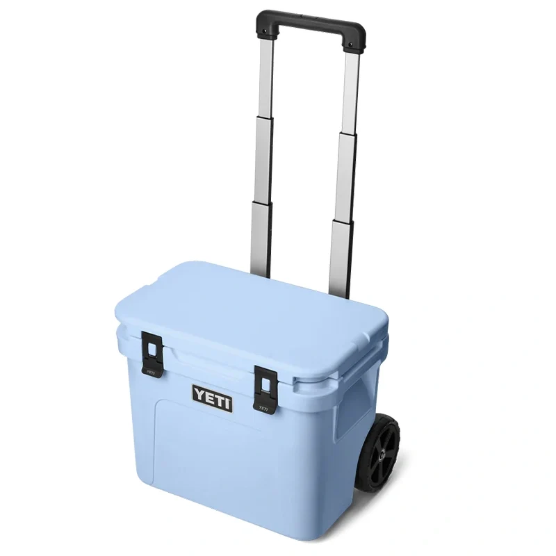 Yeti Roadie 32 Wheeled Cooler Light Blue
