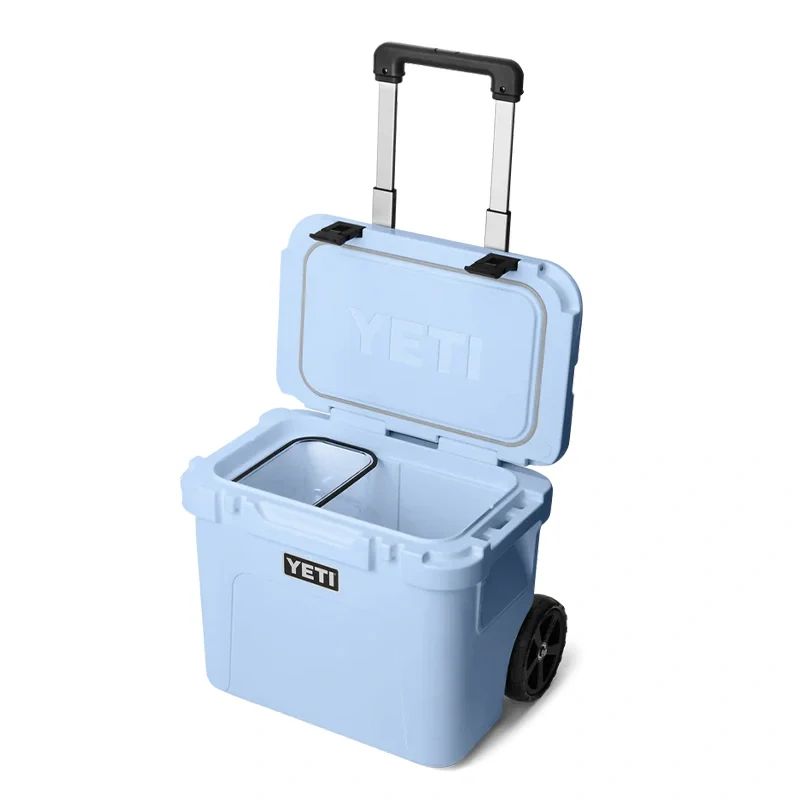 Yeti Roadie 32 Wheeled Cooler Light Blue