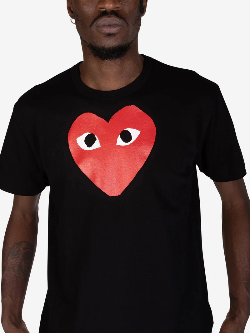 T-shirt nera CDG Play con cuore grande
