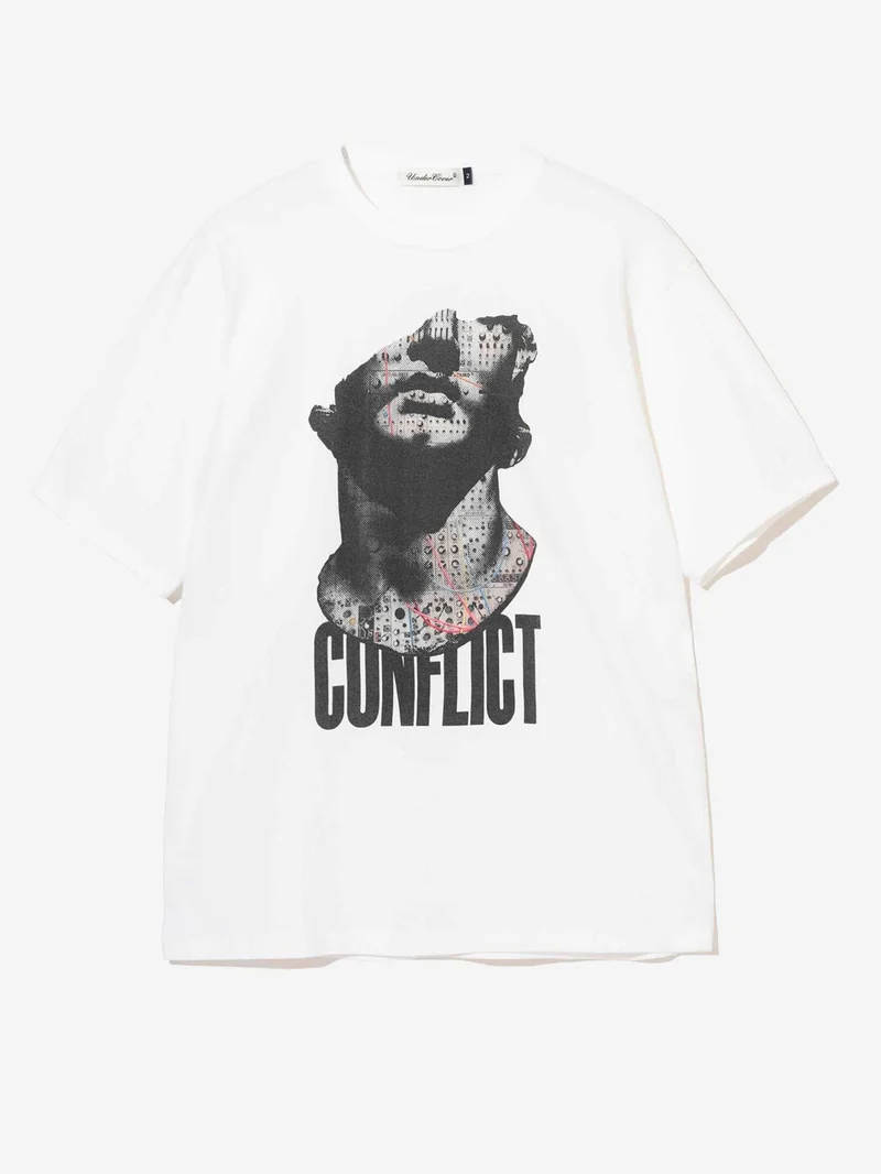 T-shirt bianca con grafica 'Conflict'