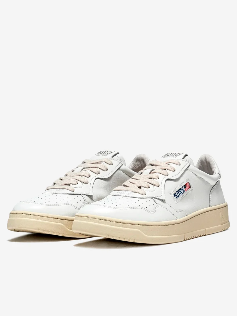 W Medalist Low Sneakers