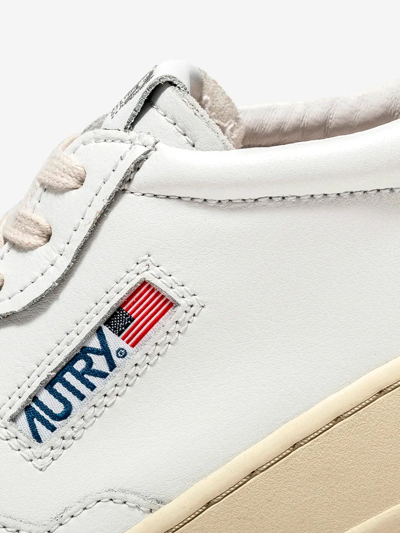 W Medalist Low Sneakers