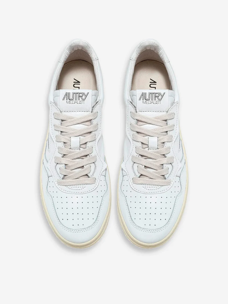 W Medalist Low Sneakers