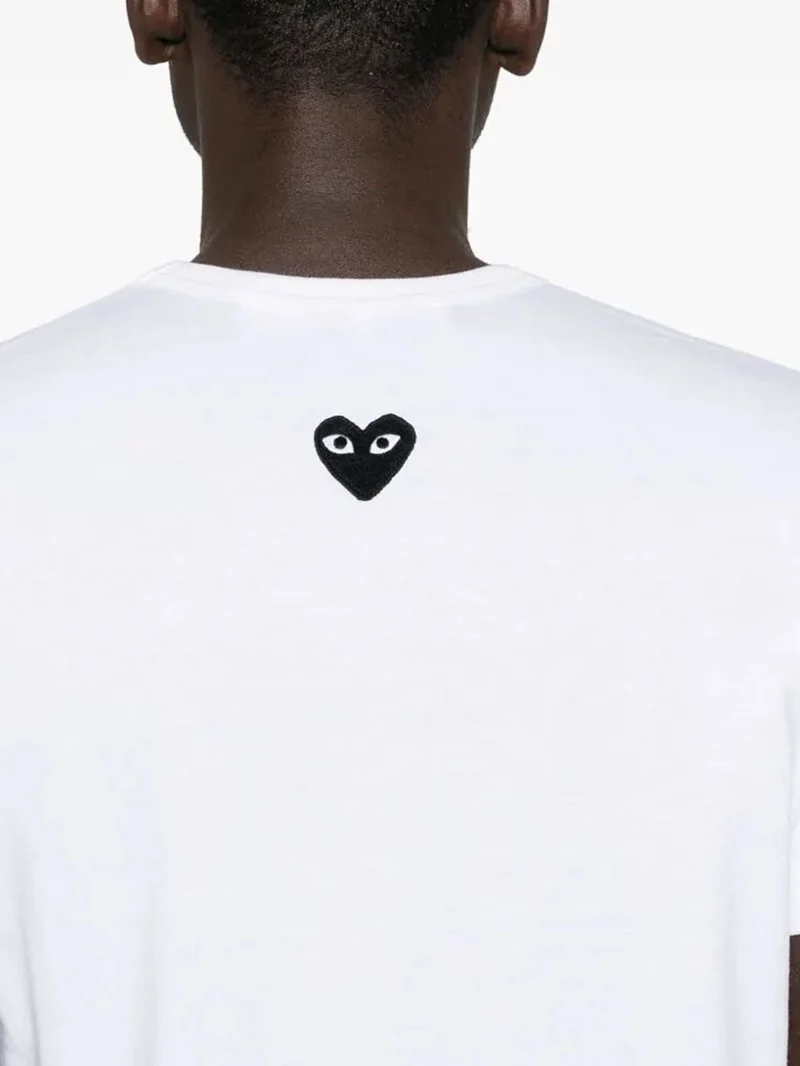 T-shirt bianca con cuore nero reverse