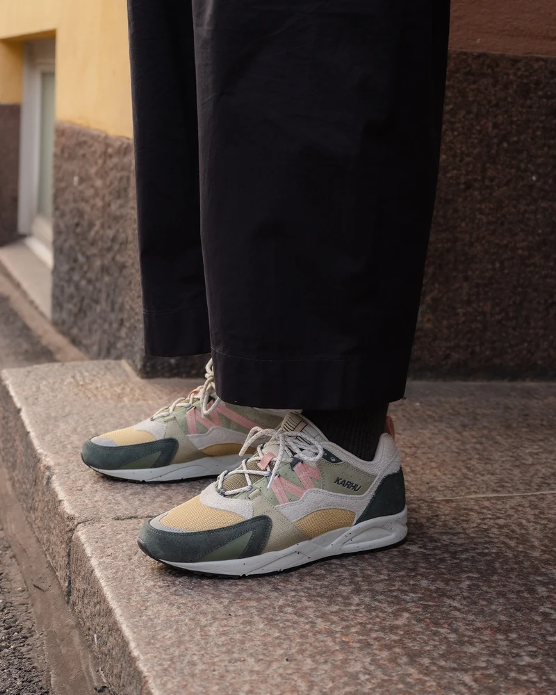 Karhu Fusion 2.0 Darkest Spruce / Cameo Rose F804194