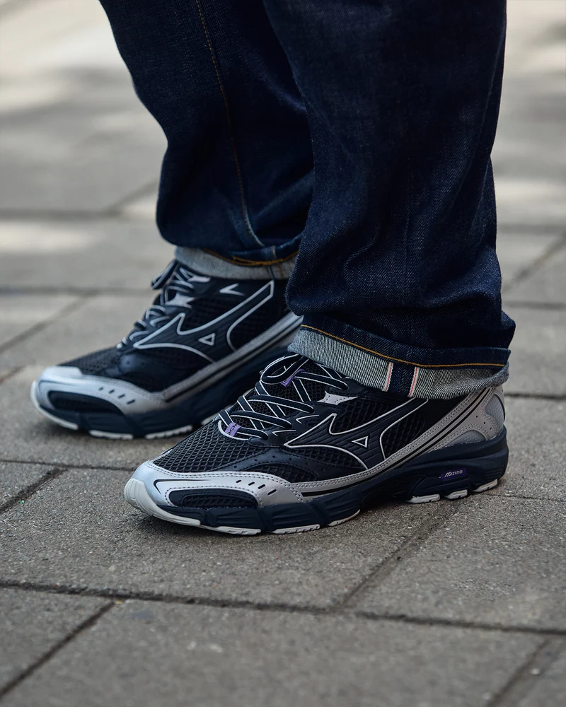 Mizuno MXR Black / Black Sand / Purple Haze D1GA251501