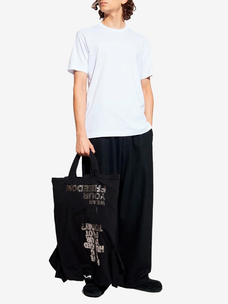 T-shirt bianca minimal con grafica 'Forever'