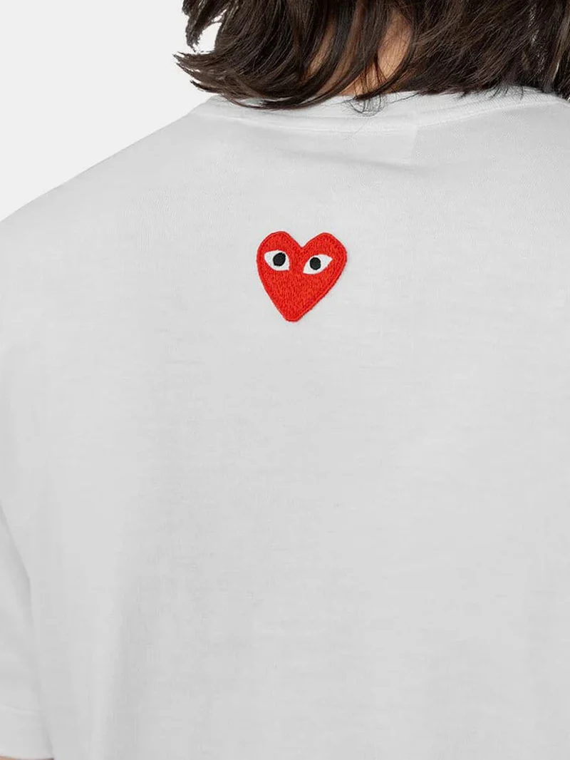 T-shirt bianca con cuore reverse