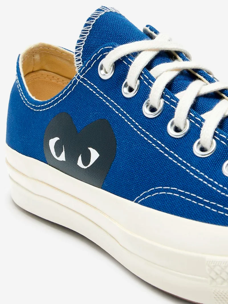 Chuck 70 OX blu con cuore grande nero x CDG