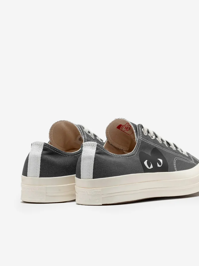 Chuck 70 OX grigie con cuore grande nero x CDG