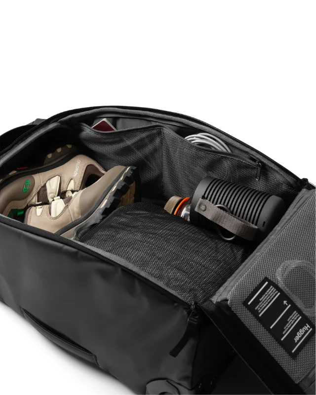 Db Hugger Roller Bag 40L Black - Carry-on Luggage