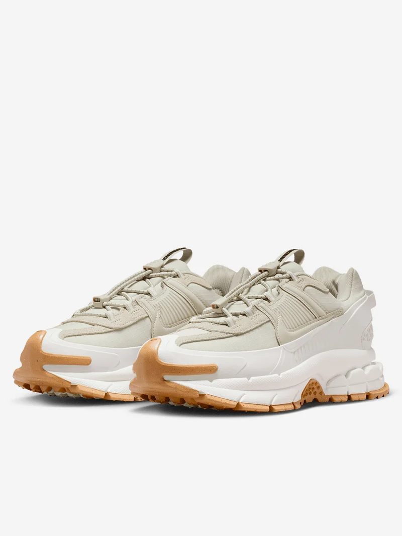 W Zoom Vomero Roam Winterized bianca e beige