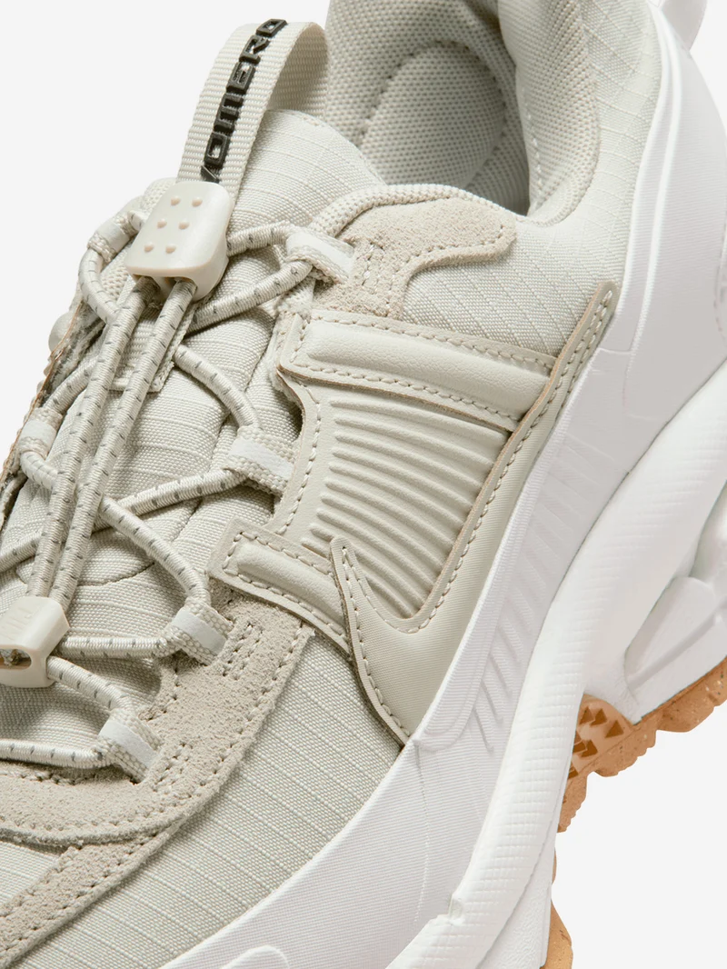 W Zoom Vomero Roam Winterized bianca e beige