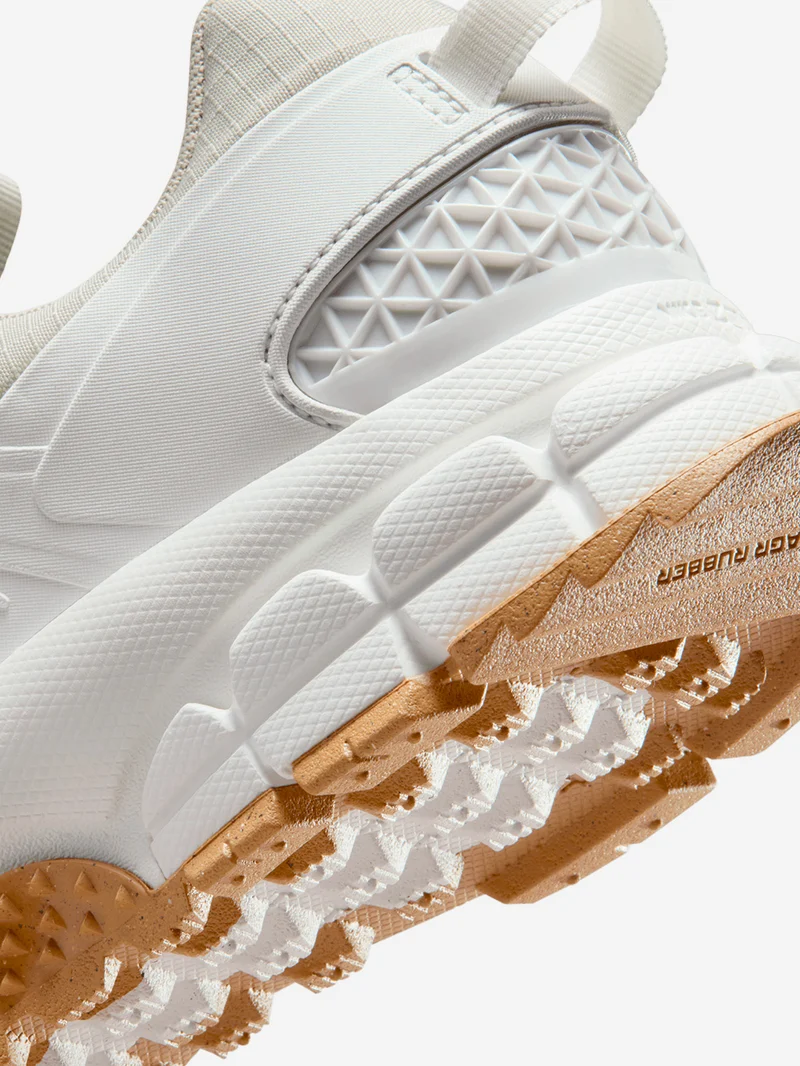 W Zoom Vomero Roam Winterized bianca e beige