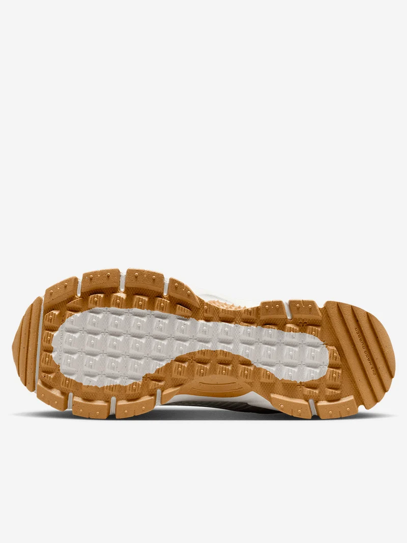 W Zoom Vomero Roam Winterized bianca e beige