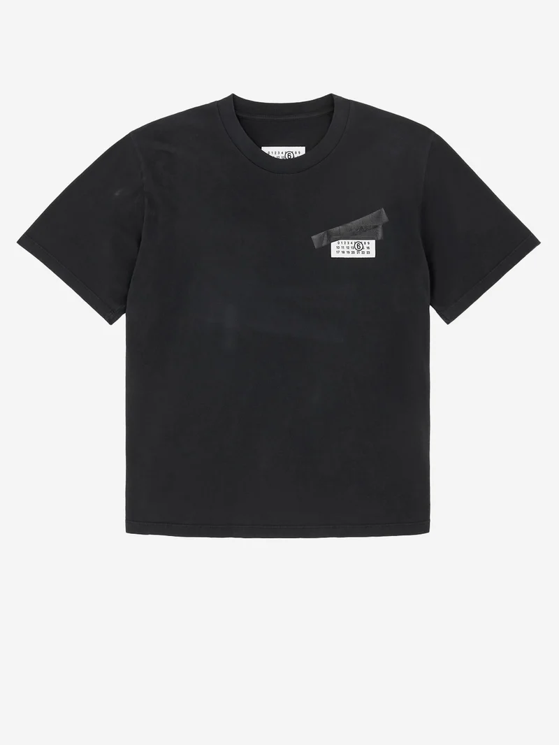 T-shirt nera con toppa Numeric