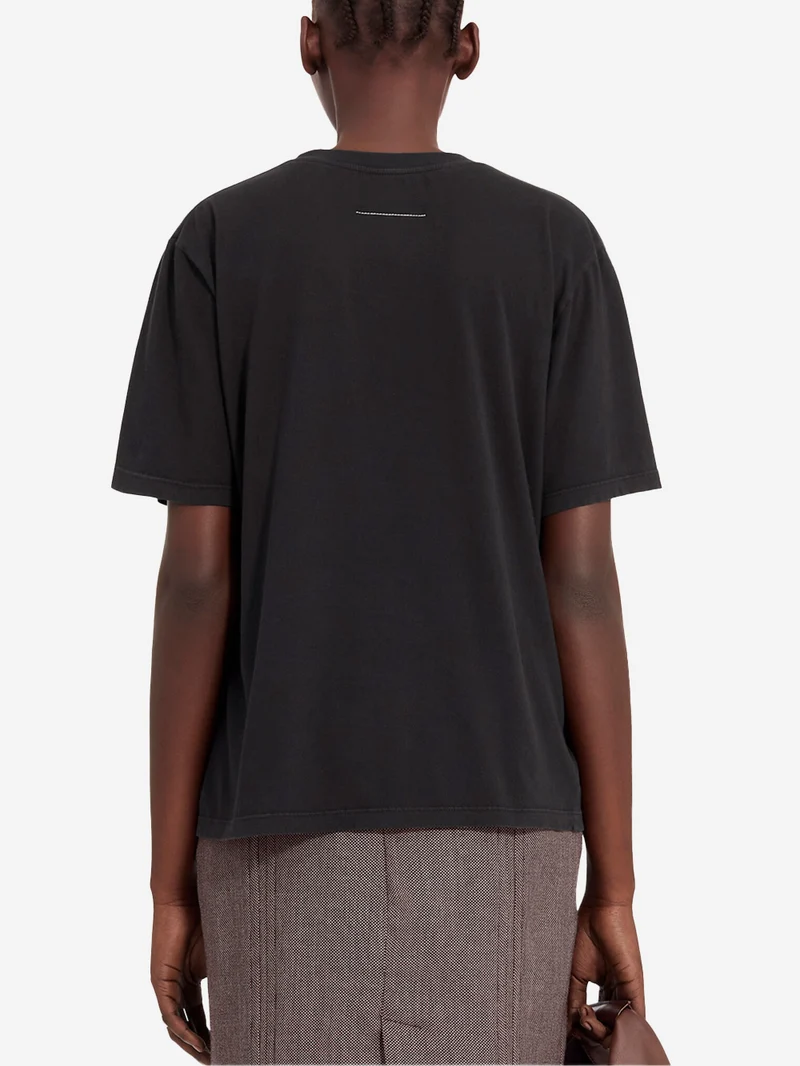 T-shirt nera con toppa Numeric